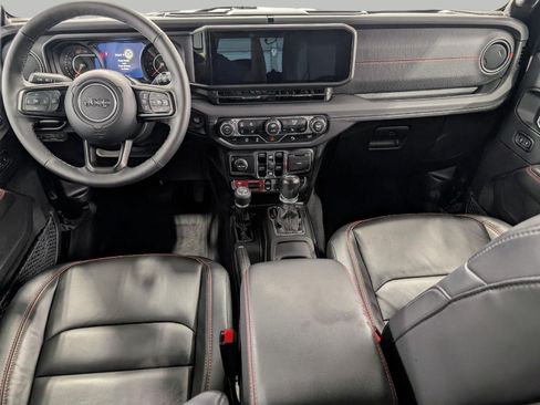 Used 2025 Jeep Wrangler Unlimited Rubicon AWD/4WD image 7