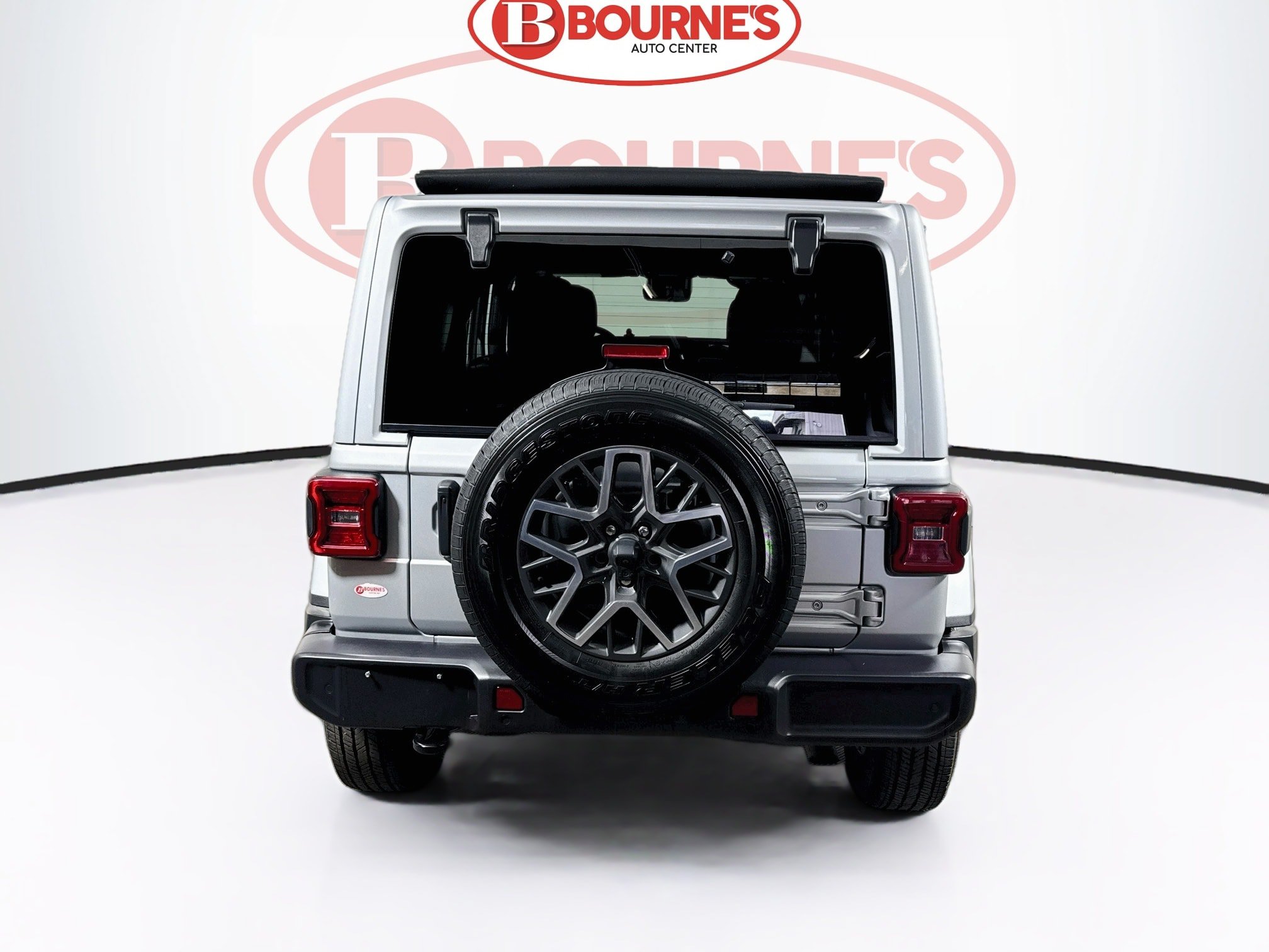 Used 2024 Jeep Wrangler Unlimited Sahara w/ Technology Group AWD/4WD image 10