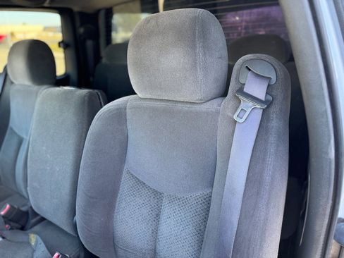 Used 2005 Chevrolet Silverado 2500 LS w/ Skid Plate Package AWD/4WD image 15