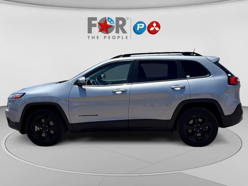Used 2017 Jeep Cherokee High Altitude AWD/4WD image 2