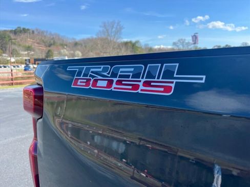 Used 2025 Chevrolet Silverado 1500 LT Trail Boss w/ Convenience Package II image 30