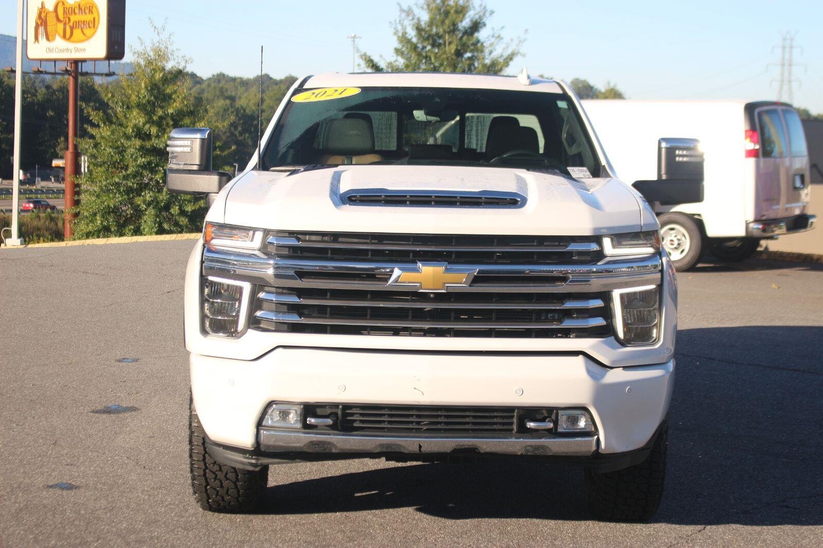 Used 2021 Chevrolet Silverado 2500 High Country AWD/4WD image 2
