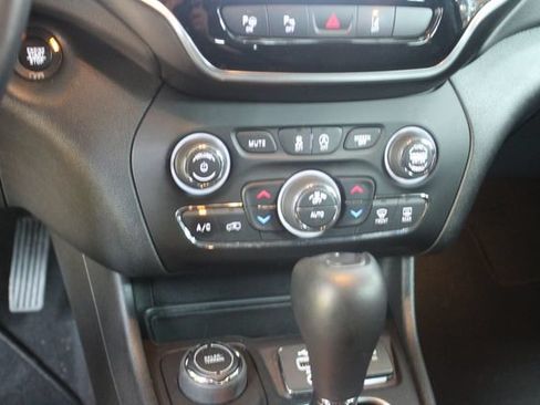 Used 2021 Jeep Cherokee Limited w/ Elite Package AWD/4WD image 20