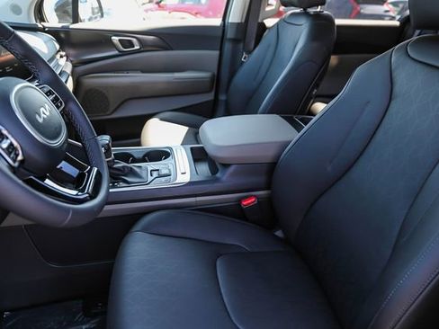 New 2026 Kia Carnival FWD image 30