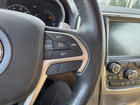 Used 2014 Jeep Grand Cherokee Limited w/ Luxury Group II image 16