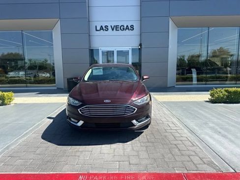 Used 2017 Ford Fusion SE w/ Equipment Group 201A FWD image 2