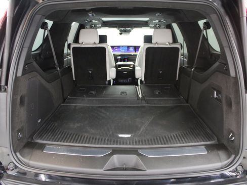 Certified 2025 Cadillac Escalade ESV Sport Platinum image 10