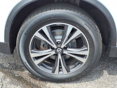 Used 2019 Nissan Rogue SV w/ Premium Package AWD/4WD image 12