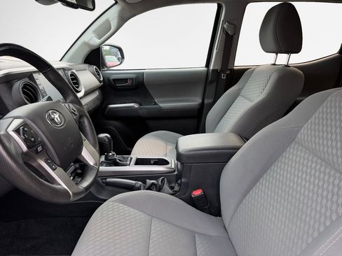 Used 2021 Toyota Tacoma SR5 AWD/4WD image 12