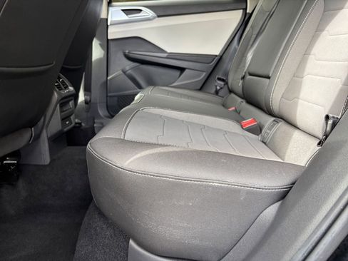 Used 2025 Volkswagen Taos SE image 25