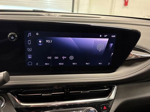 Used 2025 Buick Envista Sport Touring image 28