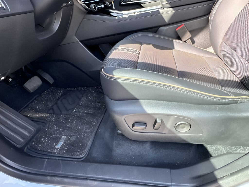 Used 2026 Chevrolet Traverse High Country FWD image 20