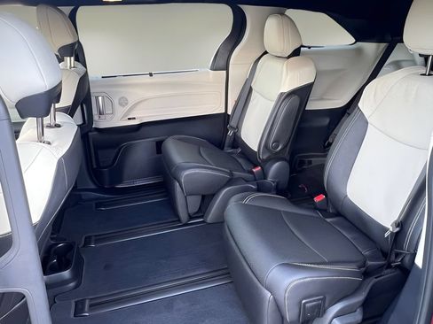 Certified 2026 Toyota Sienna Limited FWD image 14