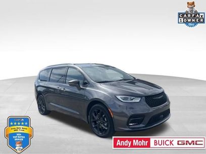 Used 2022 Chrysler Pacifica Touring-L w/ S Appearance Package