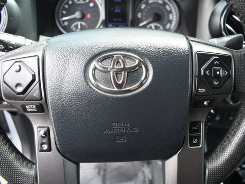 Certified 2020 Toyota Tacoma TRD Off-Road w/ Technology Package AWD/4WD image 30