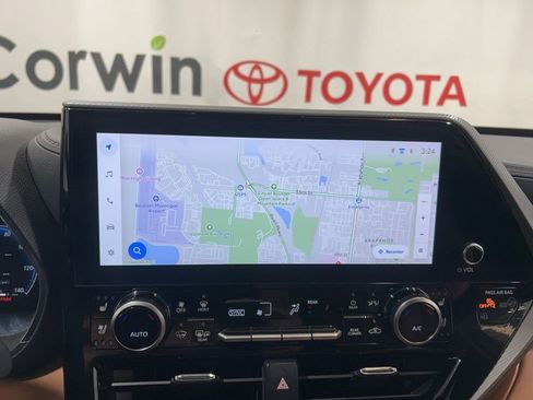 Used 2025 Toyota Highlander Platinum image 33