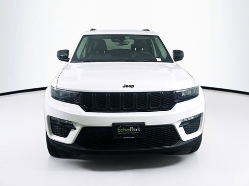 Used 2023 Jeep Grand Cherokee Limited w/ Black Appearance Package AWD/4WD image 2
