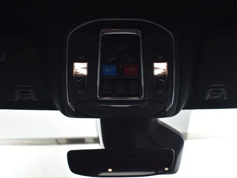 Used 2023 Jeep Wagoneer L Series III w/ Premium Group I image 40