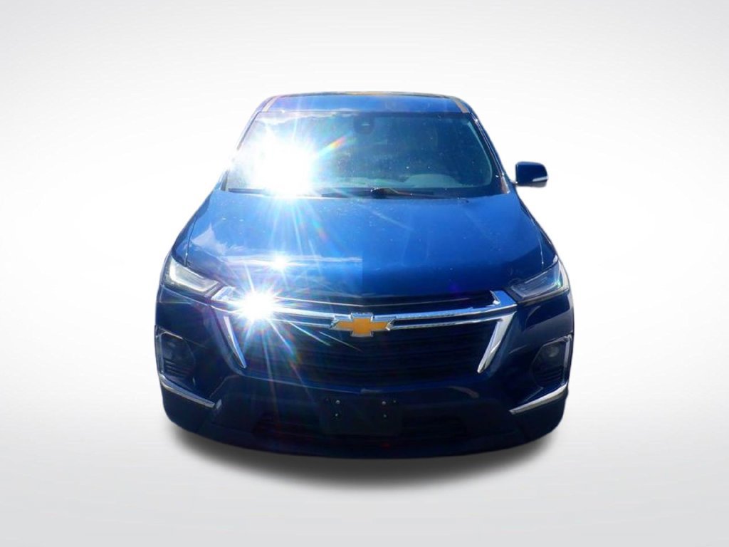 Used 2023 Chevrolet Traverse LS w/ Safety Package FWD image 3