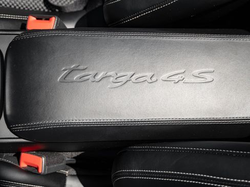Used 2022 Porsche 911 AWD/4WD image 35