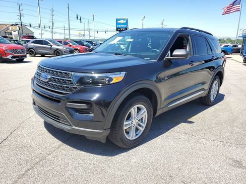 Used 2023 Ford Explorer XLT w/ Class IV Trailer Tow Package AWD/4WD image 2
