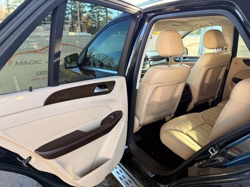 Used 2016 Mercedes-Benz GLE 350 4MATIC w/ Premium Package image 17