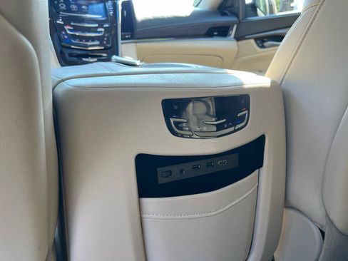 Used 2018 Cadillac Escalade ESV Premium Luxury AWD/4WD image 20