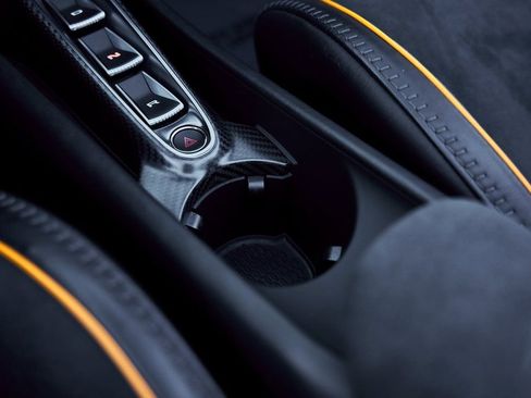 Used 2025 McLaren Artura Spider RWD image 65