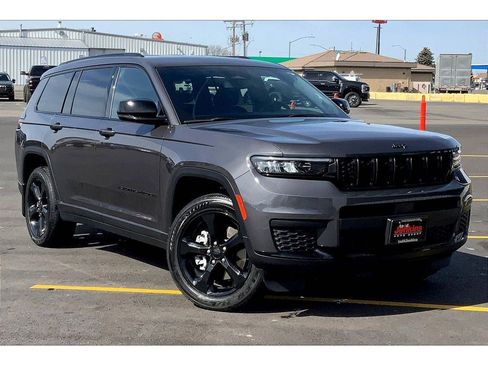 Used 2024 Jeep Grand Cherokee L Laredo image 2