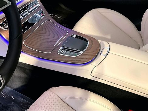 Used 2023 Mercedes-Benz E 350 4MATIC Sedan image 17