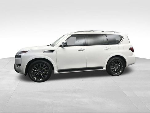 Used 2023 Nissan Armada Platinum w/ Captain's Chairs Package RWD image 2