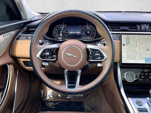 Used 2021 Jaguar XF SE image 7