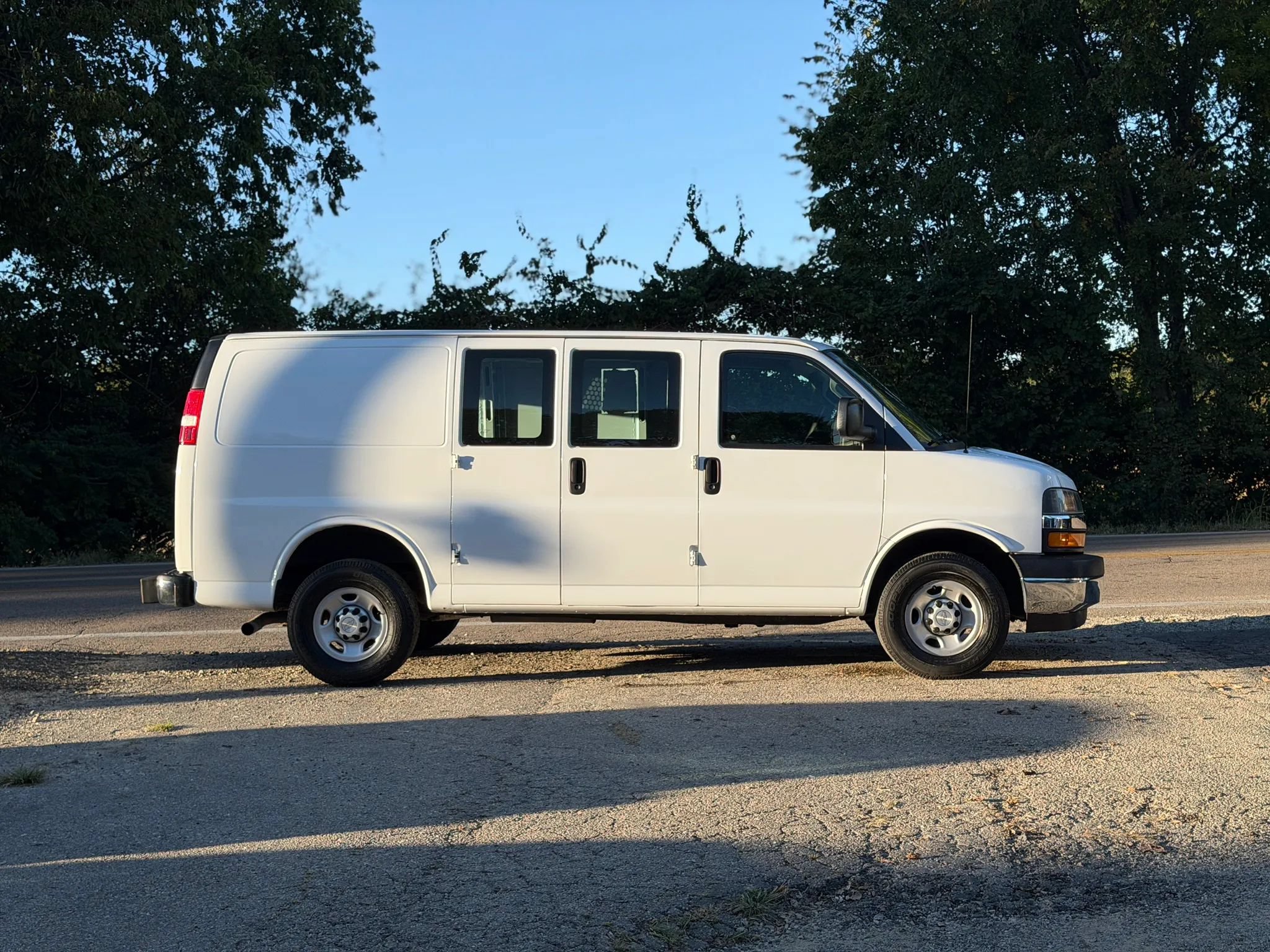Used 2019 Chevrolet Express 2500 w/ Driver Convenience Package RWD image 4