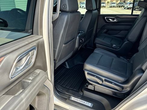 Used 2023 Chevrolet Tahoe Z71 w/ Luxury Package AWD/4WD image 21