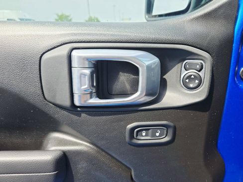 Used 2025 Jeep Gladiator Sport AWD/4WD image 38