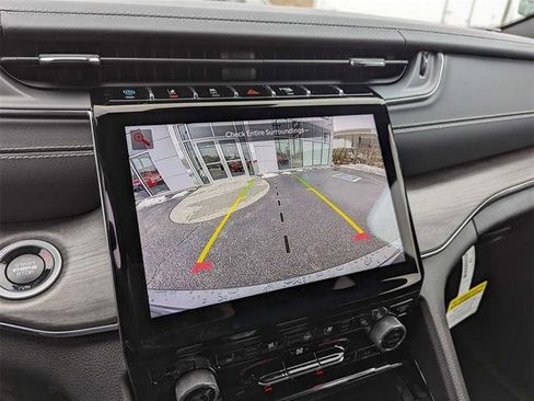 Used 2024 Jeep Grand Cherokee Overland image 16