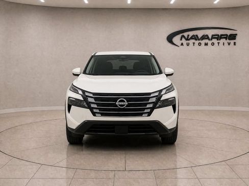 Used 2024 Nissan Rogue SV FWD image 2
