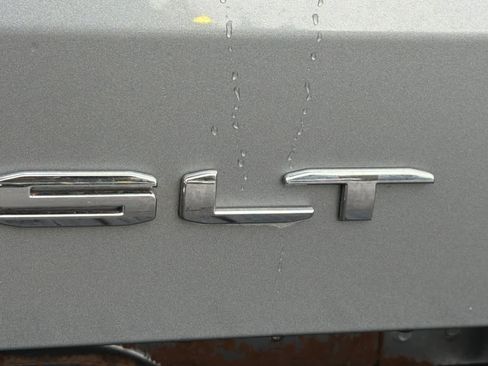 Used 2025 GMC Sierra 1500 SLT image 12