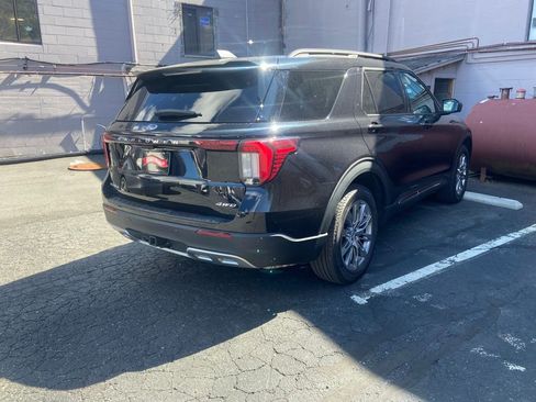 Used 2025 Ford Explorer Active w/ Active Comfort Package image 5