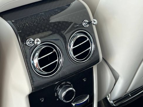Used 2024 Rolls-Royce Cullinan Black Badge w/ Dark Exterior Package AWD/4WD image 21