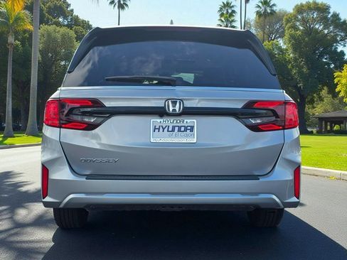 Used 2025 Honda Odyssey EX-L image 6