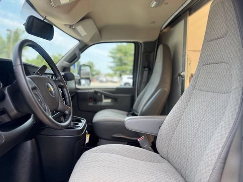 Used 2022 Chevrolet Express 3500 w/ Power Convenience Package RWD image 16