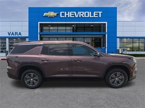 Used 2024 Chevrolet Traverse LT w/ Enhanced Driving Package FWD image 2