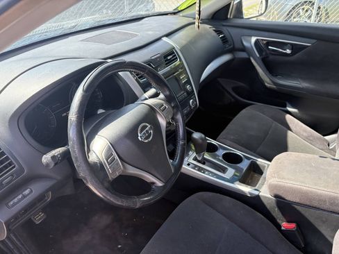 Used 2017 Nissan Altima 2.5 SR w/ Midnight Edition Package FWD image 13