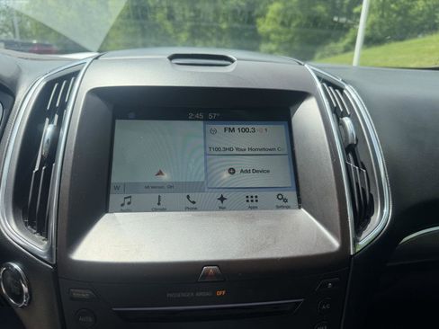 Used 2018 Ford Edge Titanium w/ Equipment Group 301A AWD/4WD image 17