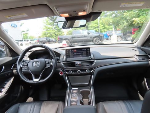 Used 2022 Honda Accord Touring image 16