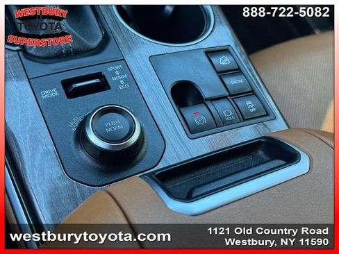 Certified 2024 Toyota Highlander Platinum AWD/4WD image 34