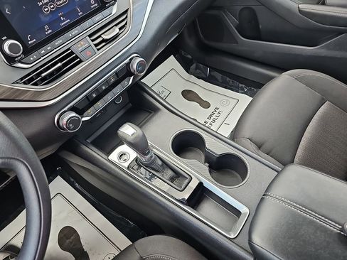 Used 2025 Nissan Altima 2.5 SV image 28