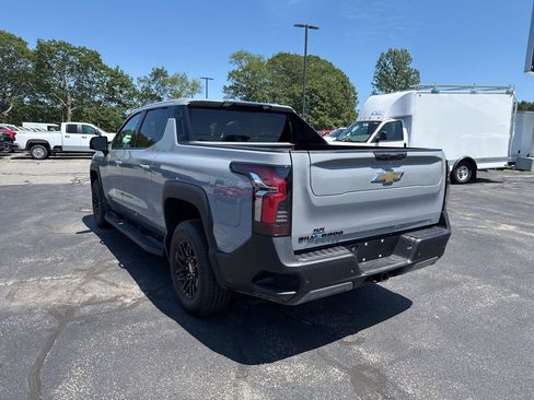 Used 2025 Chevrolet Silverado EV LT image 5