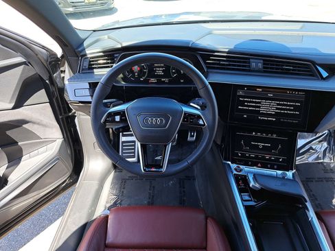 Used 2024 Audi SQ8 e-tron Premium Plus w/ Black Optic Package image 16